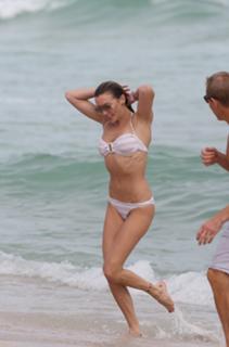 Katie Cassidy feet photo thumbnail