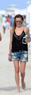 Katie Cassidy feet photo thumbnail