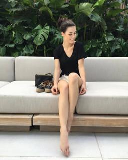 Lena Meyer-Landrut feet photo thumbnail