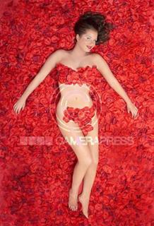 Helen Flanagan feet photo thumbnail