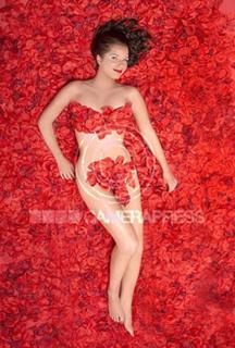 Helen Flanagan feet photo thumbnail
