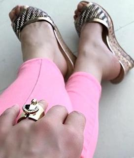 Thalía feet photo thumbnail
