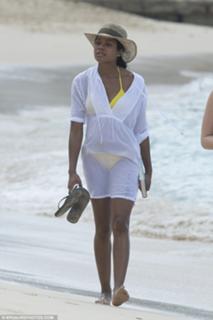 Naomie Harris feet photo thumbnail