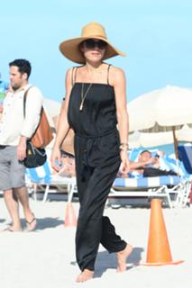 Bethenny Frankel feet photo thumbnail