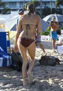 Katie Cassidy feet photo thumbnail