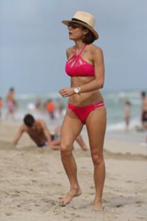 Bethenny Frankel feet photo thumbnail