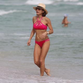 Bethenny Frankel feet photo thumbnail