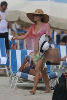 Bethenny Frankel feet photo thumbnail
