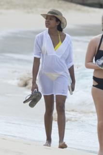 Naomie Harris feet photo thumbnail