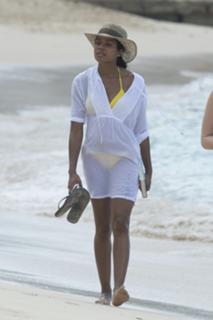 Naomie Harris feet photo thumbnail