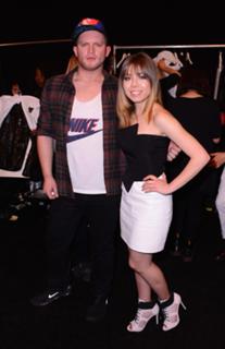 Jennette McCurdy feet photo thumbnail