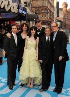 Zooey Deschanel feet photo 4