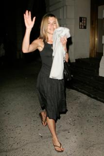 Jennifer Aniston feet photo thumbnail