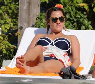 Caroline Flack feet photo thumbnail