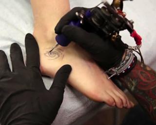 Kristen Stewart feet photo thumbnail