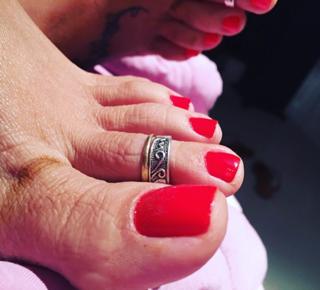 Karin Klemp feet photo thumbnail