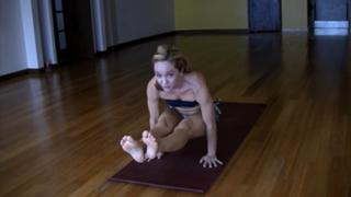 Kino MacGregor feet photo thumbnail
