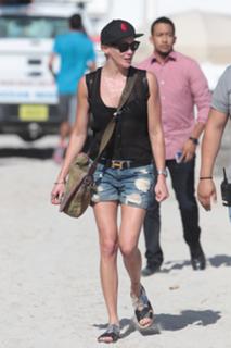 Katie Cassidy feet photo thumbnail