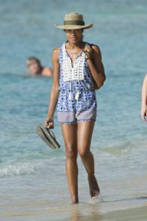 Naomie Harris feet photo thumbnail
