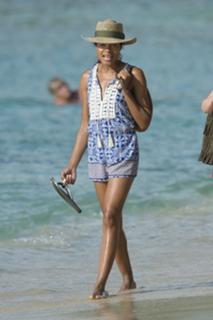 Naomie Harris feet photo thumbnail