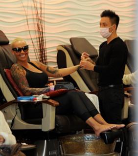 Amber Rose feet photo thumbnail
