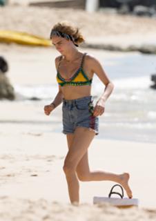 Cara Delevingne feet photo thumbnail