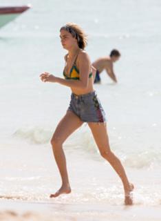Cara Delevingne feet photo thumbnail