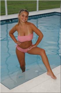 Christina Model feet photo thumbnail