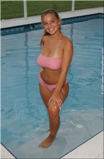 Christina Model feet photo thumbnail