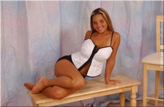 Christina Model feet photo thumbnail