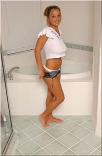 Christina Model feet photo thumbnail