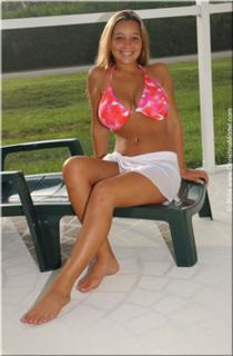 Christina Model feet photo thumbnail
