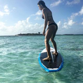 Elisabetta Canalis feet photo thumbnail