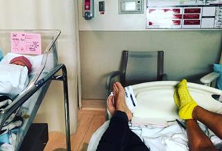 Elisabetta Canalis feet photo thumbnail