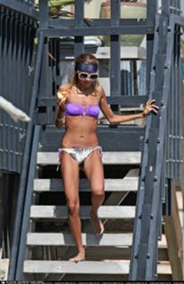 Nicole Richie feet photo thumbnail