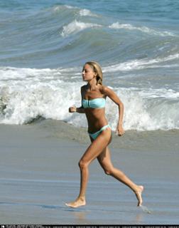 Nicole Richie feet photo thumbnail