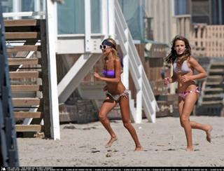 Nicole Richie feet photo thumbnail