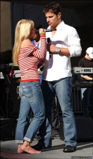 Jessica Simpson feet photo thumbnail
