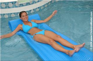 Christina Model feet photo thumbnail