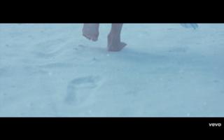 Taylor Swift feet photo thumbnail