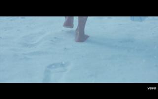 Taylor Swift feet photo thumbnail