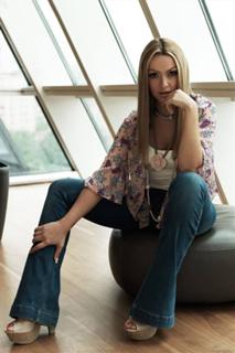 Hadise feet photo thumbnail