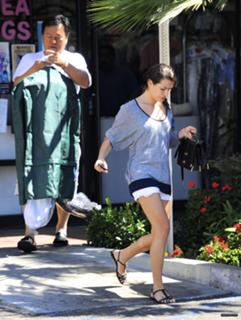 Lea Michele feet photo thumbnail