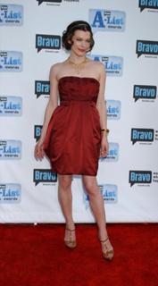 Milla Jovovich feet photo thumbnail
