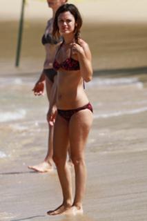 Rachel Bilson feet photo thumbnail