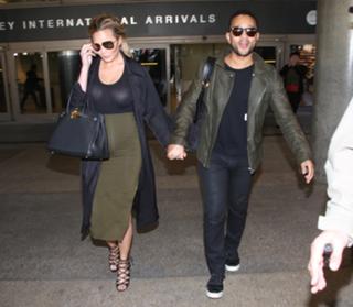 Chrissy Teigen feet photo thumbnail