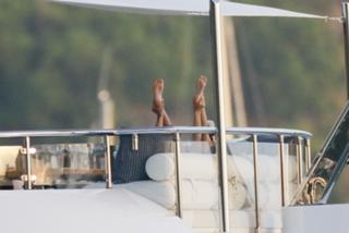 Kendall Jenner feet photo thumbnail