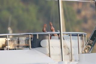 Kendall Jenner feet photo thumbnail