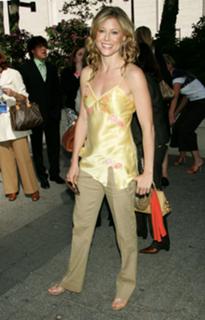 Julie Bowen feet photo thumbnail