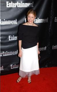 Julie Bowen feet photo thumbnail